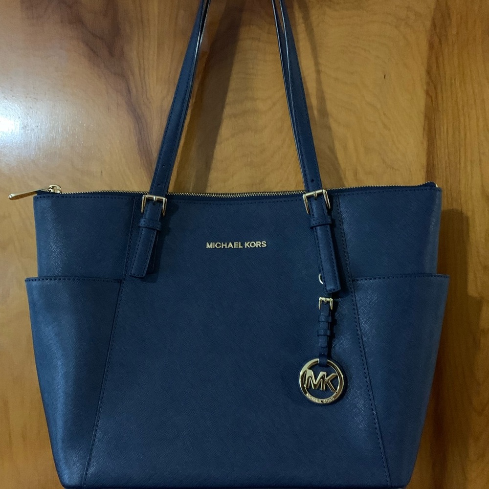 Michael Kors Jet Set Tote in Navy